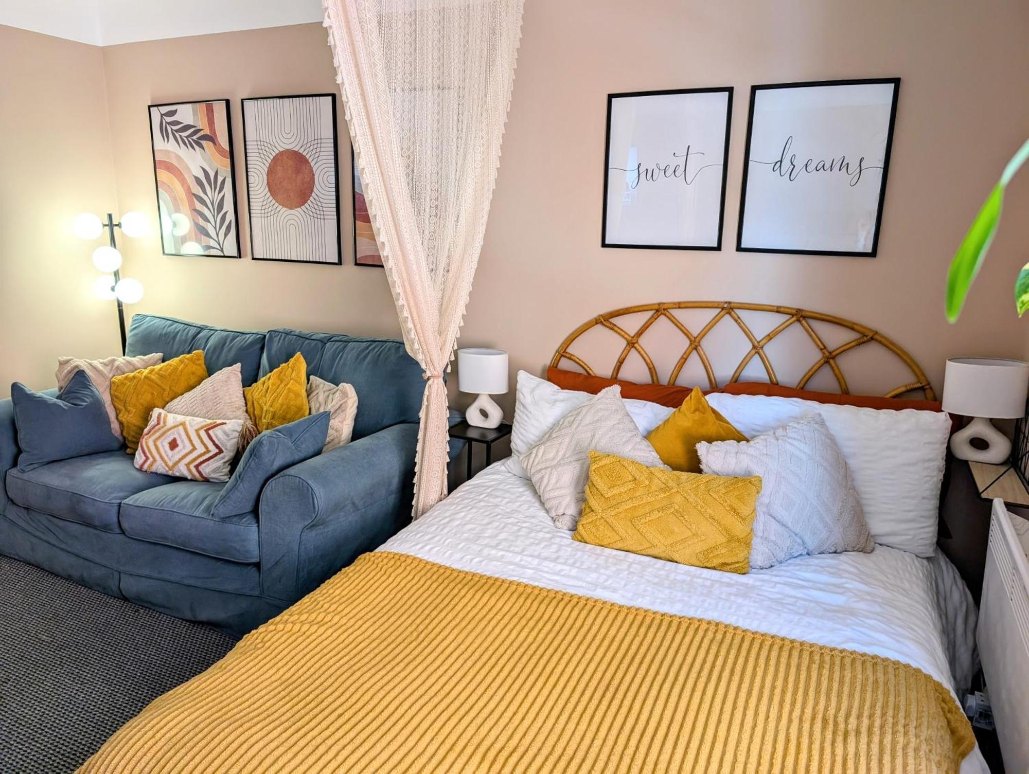 Apartment Peacehaven Retreat - 4 Minutes From The Beach! Pet Friendly! Weymouth