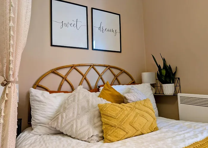 Peacehaven Retreat - 4 Minutes From The Beach! Pet Friendly!
