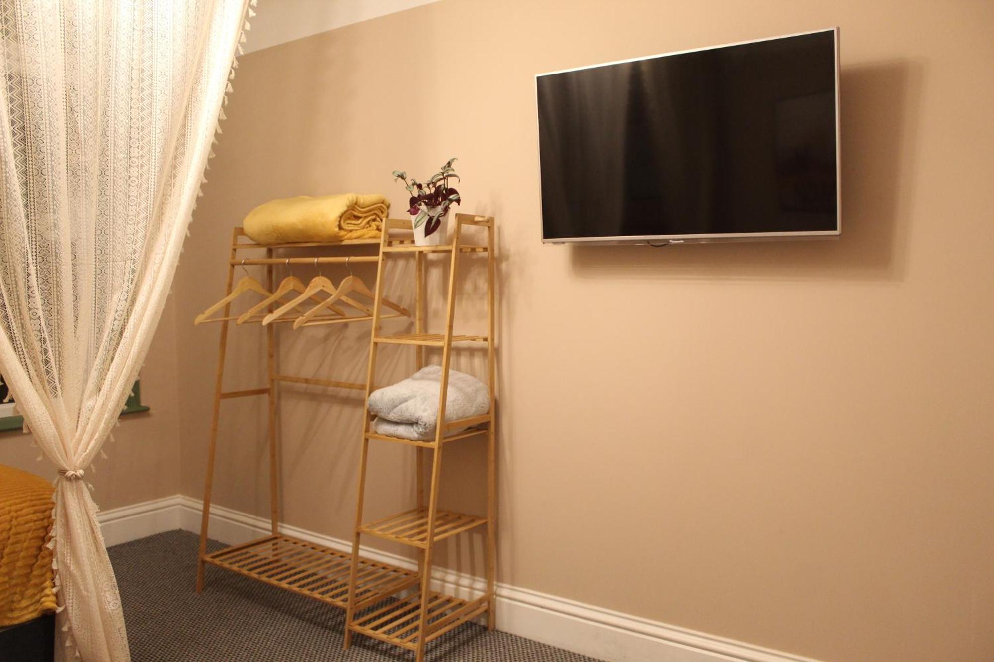 Peacehaven Retreat - 4 Minutes From The Beach! Pet Friendly! Apartment Weymouth