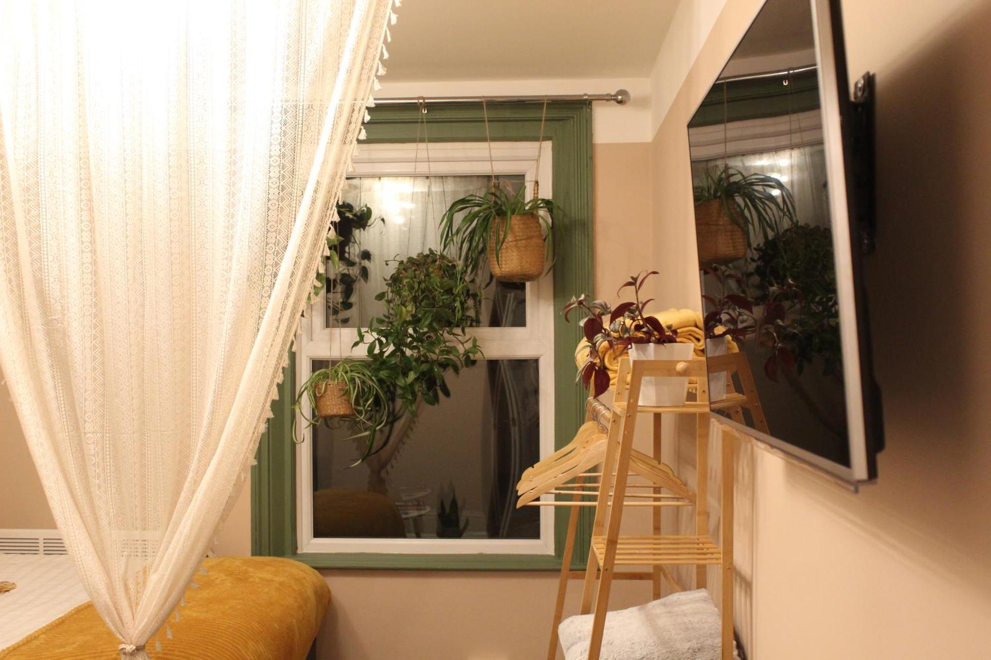 Apartment Peacehaven Retreat - 4 Minutes From The Beach! Pet Friendly!