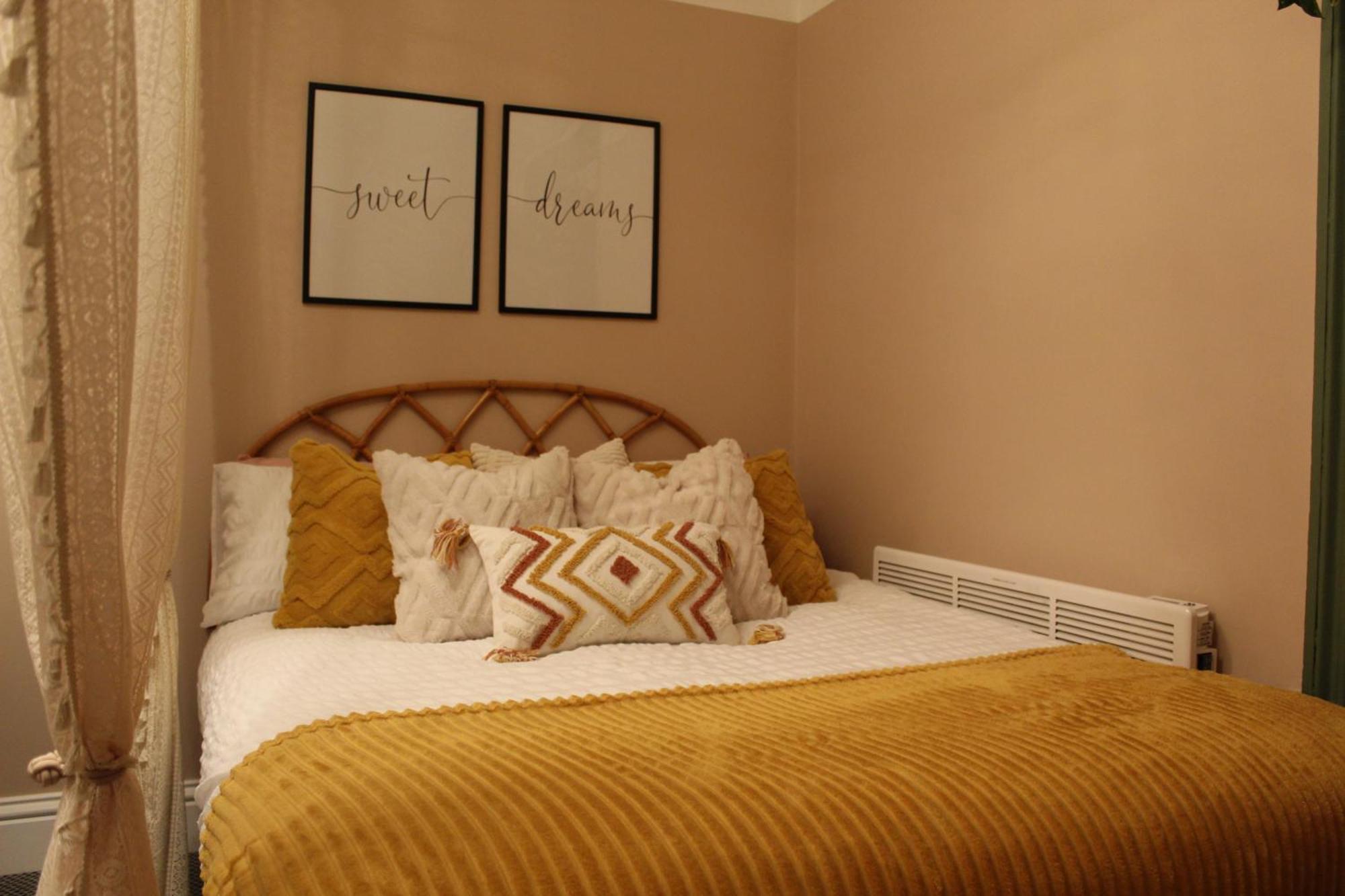 Peacehaven Retreat - 4 Minutes From The Beach! Pet Friendly!