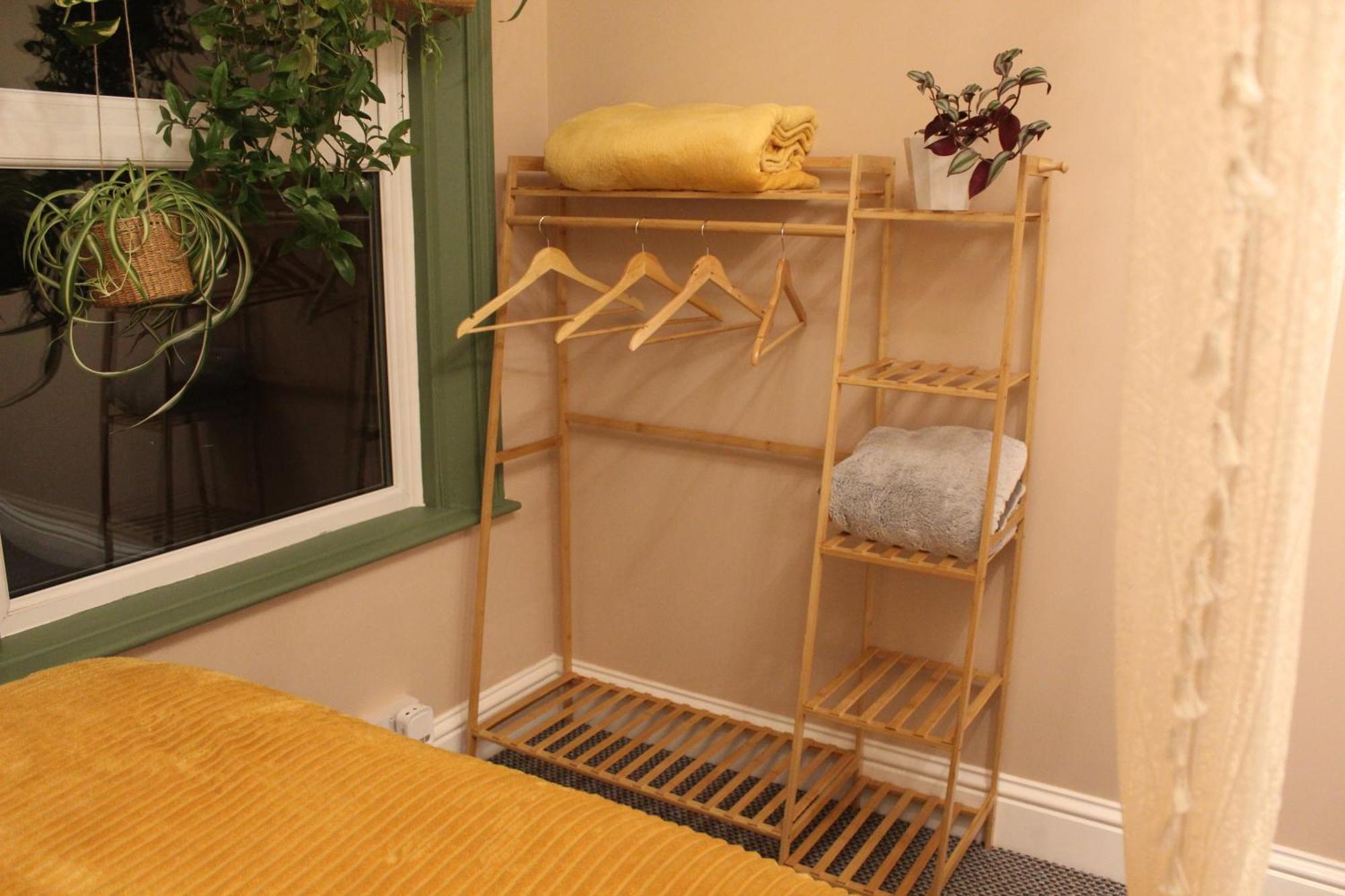 Apartment Peacehaven Retreat - 4 Minutes From The Beach! Pet Friendly! Weymouth