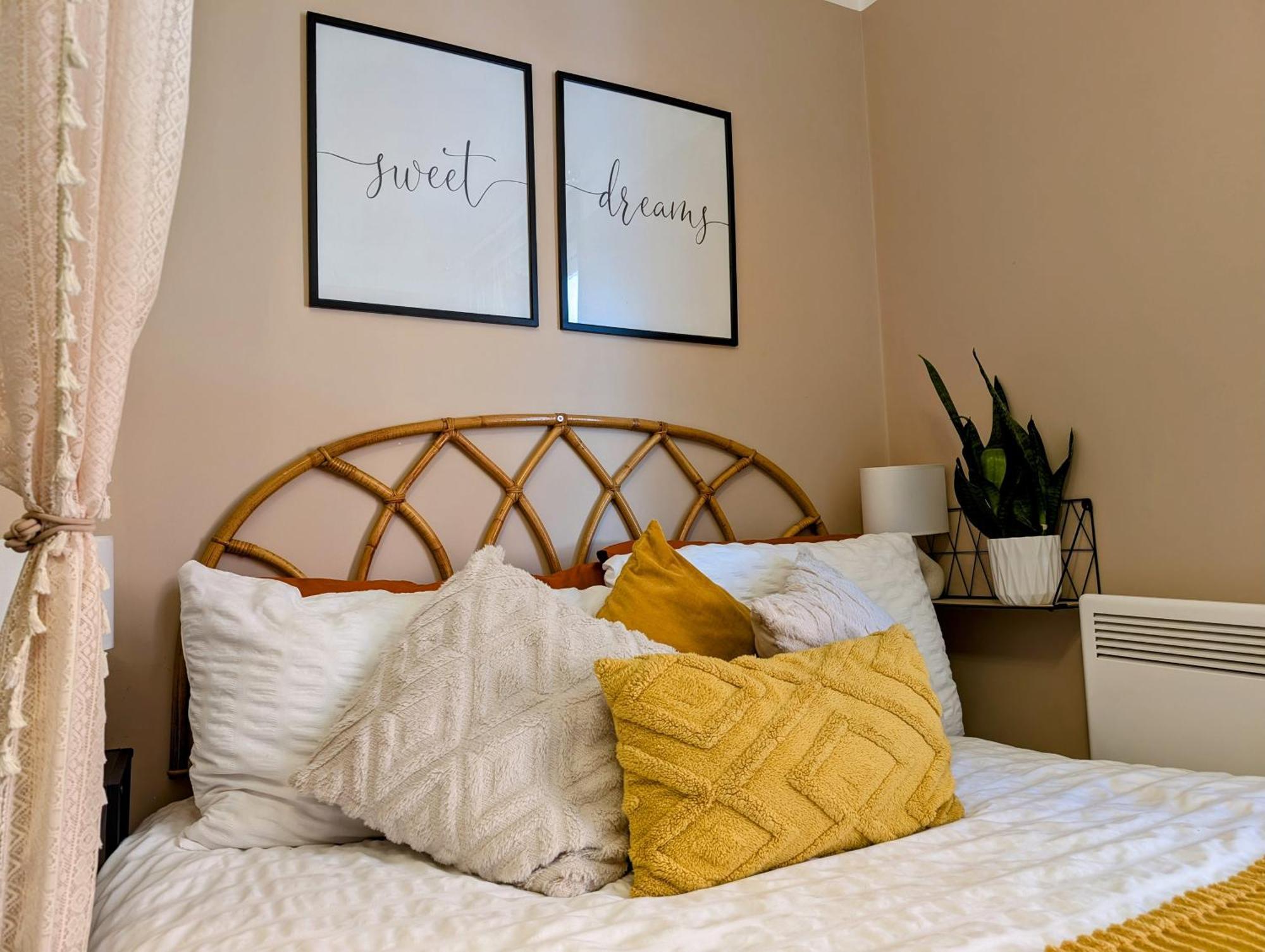 Peacehaven Retreat - 4 Minutes From The Beach! Pet Friendly! *