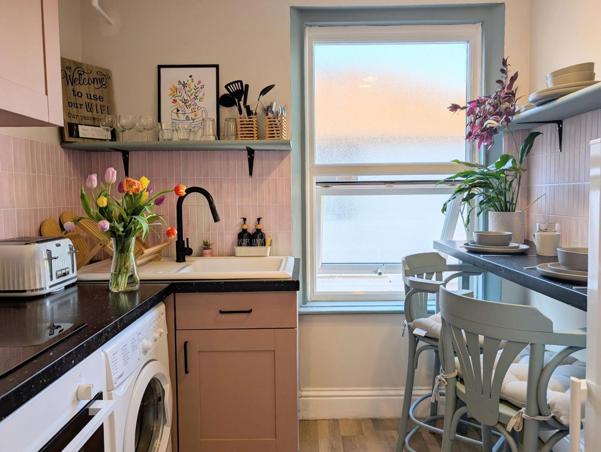 Peacehaven Retreat - 4 Minutes From The Beach! Pet Friendly! *