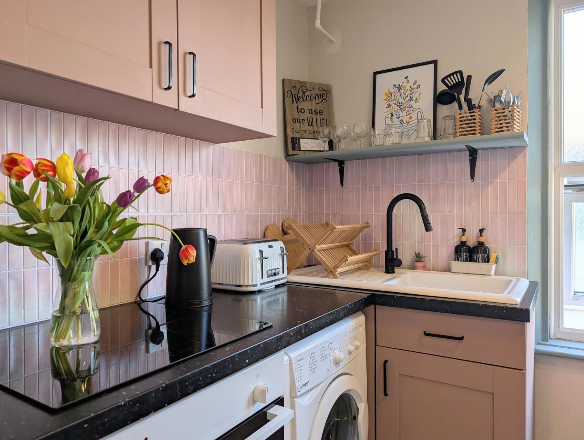 Peacehaven Retreat - 4 Minutes From The Beach! Pet Friendly! Apartment