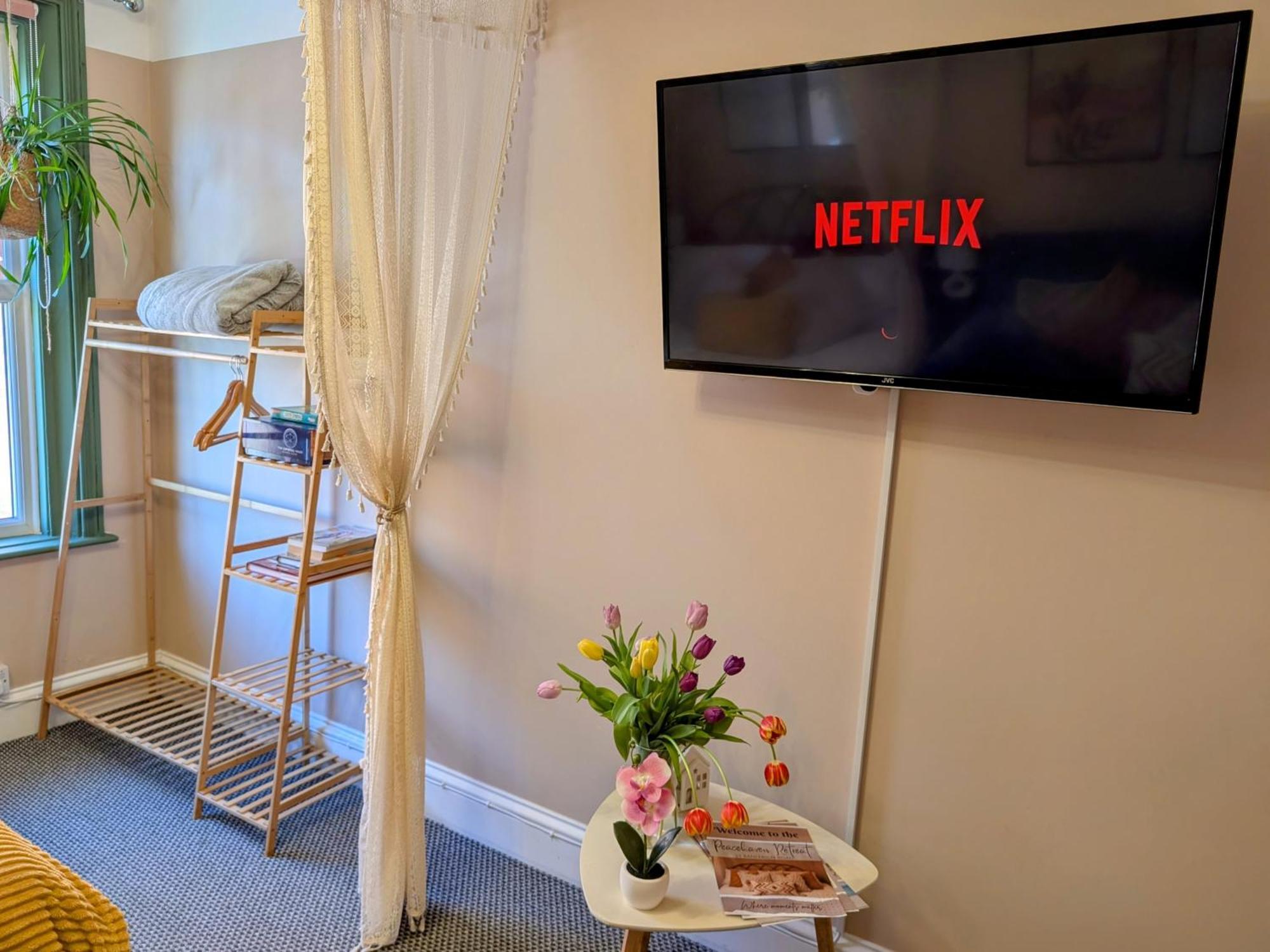 Peacehaven Retreat - 4 Minutes From The Beach! Pet Friendly!