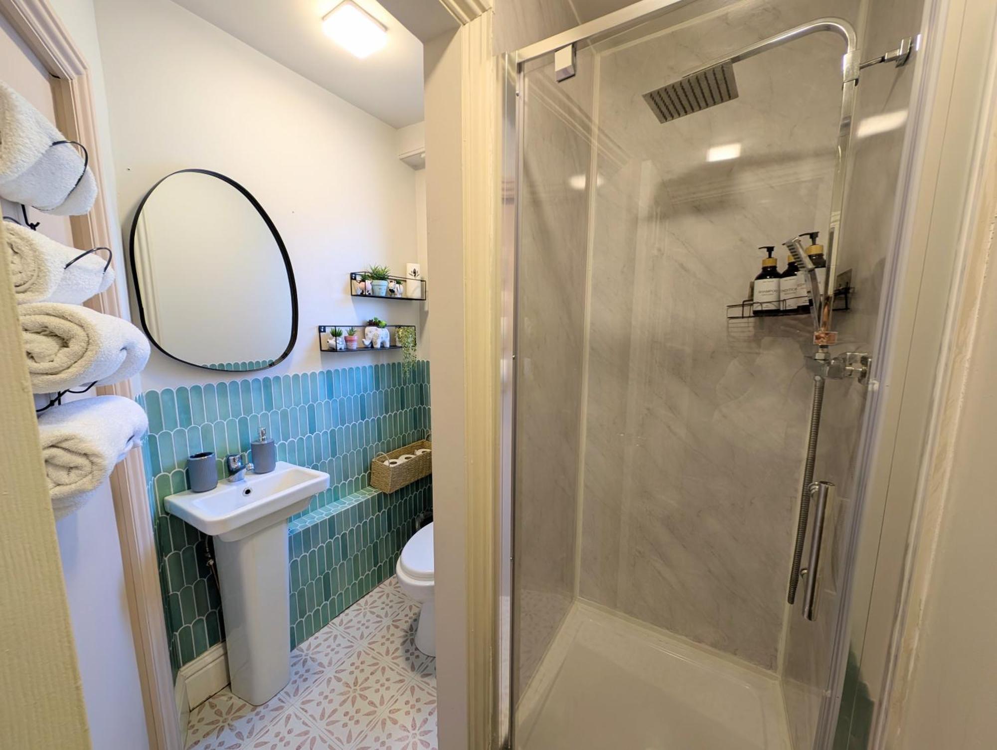 Peacehaven Retreat - 4 Minutes From The Beach! Pet Friendly! Weymouth
